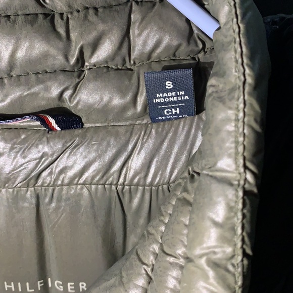 Tommy Hilfiger Packable Jacket. - Picture 5 of 6